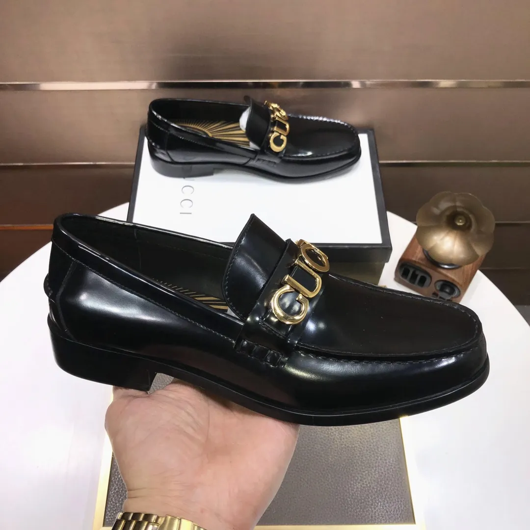 Factory batch 580💰Italy’s top luxury men’s shoe giant (GUCCI) (Gucci) (full cowhide lining) new arrival🍃Original European style🔰 Pleasant to the eye😍In order to make the shoes more durable and non-deformable🌀The production continues to follow traditional methods but there is still no lack of innovation💪Select original cowhide for the leather♻️Smooth, natural and extra bright⭐Made of imported cowhide The rich man’s first choice 38-45 (45 customized)